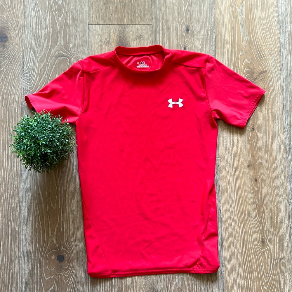 Youth large red heatgear UnderArmour shirt sleeve shirt